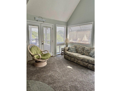Beautiful top-floor, corner 2 bedroom, 2 full bathroom fully - photo 3