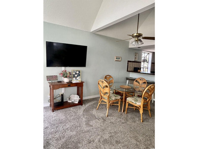 Beautiful top-floor, corner 2 bedroom, 2 full bathroom fully - photo 6
