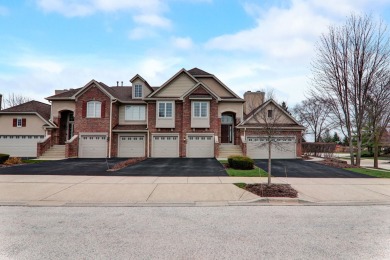 Lake Townhome/Townhouse Off Market in Vernon Hills, Illinois