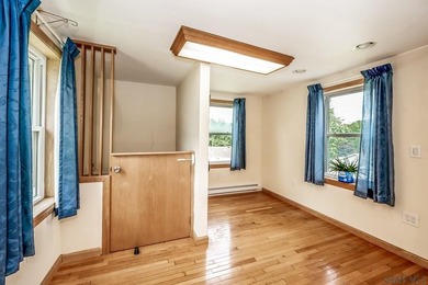 Welcome home to this spacious and well-maintained 3 bedroom, 3 - photo 17