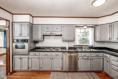 Welcome home to this spacious and well-maintained 3 bedroom, 3 - photo 19
