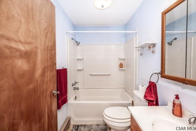 Welcome home to this spacious and well-maintained 3 bedroom, 3 - photo 23