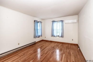 Welcome home to this spacious and well-maintained 3 bedroom, 3 - photo 25