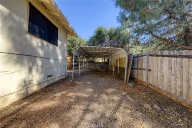 Hello NEW Roof ! Cute house, large lot, lots of parking, garage - photo 36
