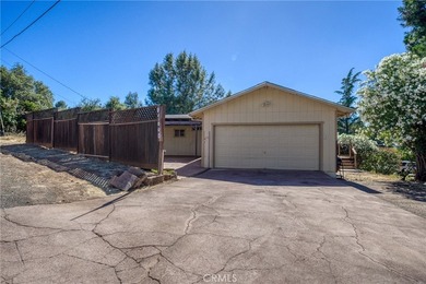 Hello NEW Roof ! Cute house, large lot, lots of parking, garage - photo 41