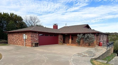 Fabulous Lakefront Living with Panoramic Views! Welcome to this - photo 4