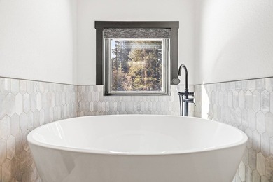 Introducing a beautifully, completely remodeled mountain retreat - photo 8
