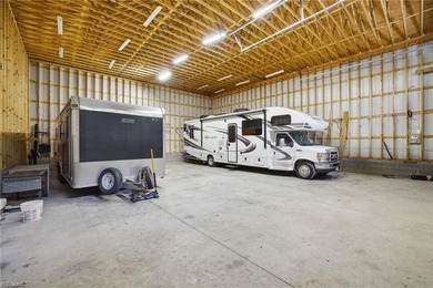 SPECIAL OPPORTUNITY! WATERFRONT 4 BR + extra room with closet - photo 3