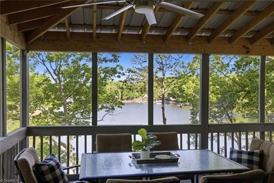 SPECIAL OPPORTUNITY! WATERFRONT 4 BR + extra room with closet - photo 4