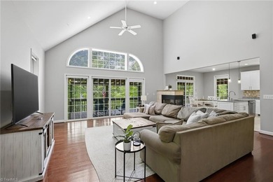 SPECIAL OPPORTUNITY! WATERFRONT 4 BR + extra room with closet - photo 9