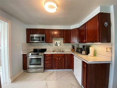 Looking for a lakefront home in Edgewater? Look no further! - photo 11