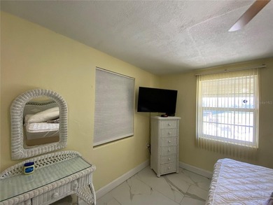 Looking for a lakefront home in Edgewater? Look no further! - photo 13