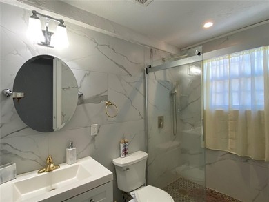 Looking for a lakefront home in Edgewater? Look no further! - photo 15