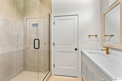 Wow! Sleek and modern 3 bed, 3 bath, 3 car ranch boasting 9 ft - photo 20
