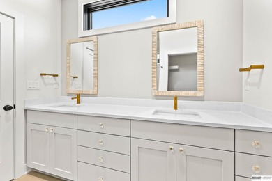 Wow! Sleek and modern 3 bed, 3 bath, 3 car ranch boasting 9 ft - photo 21