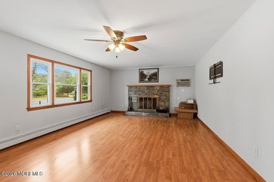 Truly unique property that must be seen in person to appreciate - photo 5