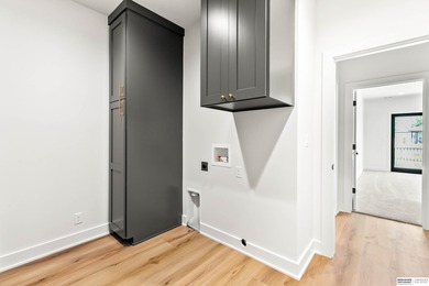 Wow! Sleek and modern 3 bed, 3 bath, 3 car ranch boasting 9 ft - photo 36