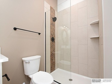 Wow! Sleek and modern 3 bed, 3 bath, 3 car ranch boasting 9 ft - photo 38