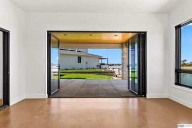 Wow! Sleek and modern 3 bed, 3 bath, 3 car ranch boasting 9 ft - photo 43