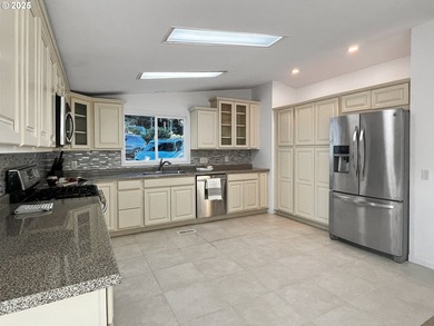 This 1,7817sq. ft. home offers 3 bedrooms and 3 bathrooms with - photo 6