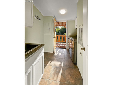 This 1,7817sq. ft. home offers 3 bedrooms and 3 bathrooms with - photo 7