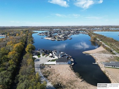 Wow! Sleek and modern 3 bed, 3 bath, 3 car ranch boasting 9 ft - photo 50