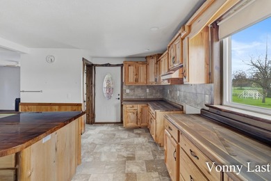 Presenting a beautiful 30 acre parcel of land with open farm - photo 9