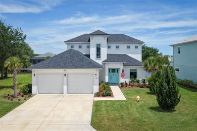Experience coastal luxury in the highly sought-after Seaside - photo 1