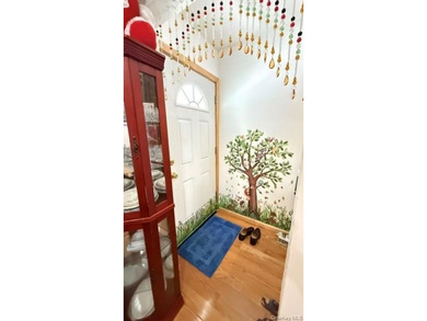Discover an ideal starter home in the heart of Rosedale, Queens - photo 3