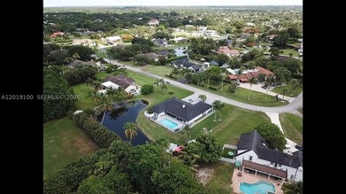 Welcome to this fully reimagined luxury residence in Davie - photo 3