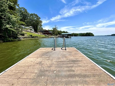 Lakefront living on beautiful Weiss Lake! This well-maintained - photo 7