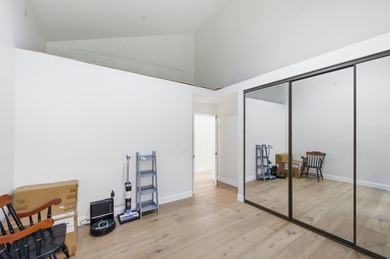 Welcome to this newly renovated Mediterranean/Spanish-style one - photo 8