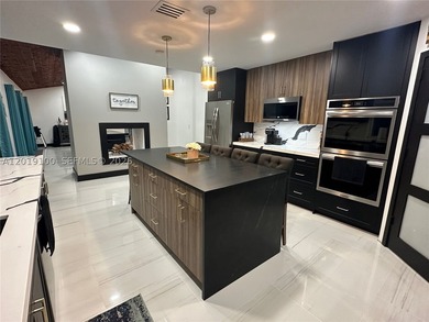 Welcome to this fully reimagined luxury residence in Davie - photo 9