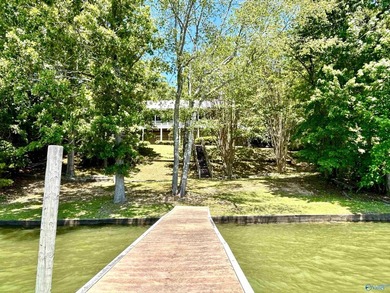 Lakefront living on beautiful Weiss Lake! This well-maintained - photo 10