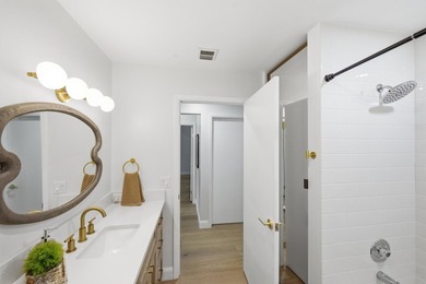 Welcome to this newly renovated Mediterranean/Spanish-style one - photo 10