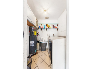 Welcome to this well-maintained 4-bedroom, 2-bathroom home - photo 26