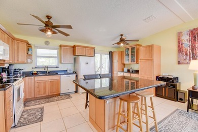 Located in the peaceful National Key Deer Refuge, this charming - photo 8