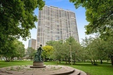 Lake Home Sale Pending in Chicago, Illinois