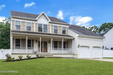 Welcome to this spacious 4-bedroom, 3.5-bath Center Hall - photo 3