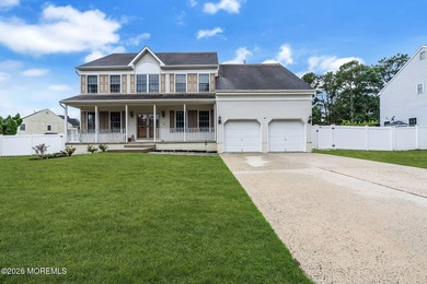 Welcome to this spacious 4-bedroom, 3.5-bath Center Hall - photo 6
