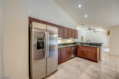 Presenting 4341 SW 25th Ct, a Lovely 4BD/3BA/2CG Pool Home - photo 10