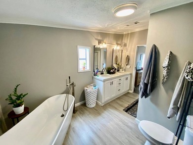 Welcome to your dream home! This double-wide mobile home is a - photo 13
