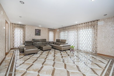 Welcome to 10 Arbutus Way! This stunning custom-built - photo 14
