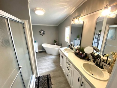 Welcome to your dream home! This double-wide mobile home is a - photo 15