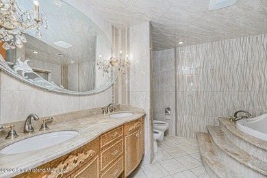 Welcome to 10 Arbutus Way! This stunning custom-built - photo 27