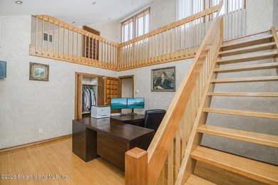 Welcome to 10 Arbutus Way! This stunning custom-built - photo 28