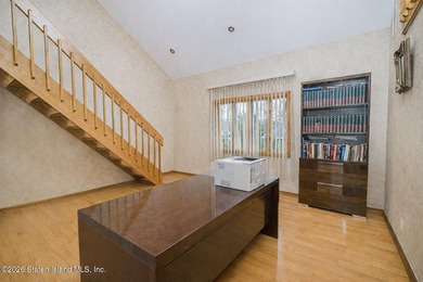 Welcome to 10 Arbutus Way! This stunning custom-built - photo 29
