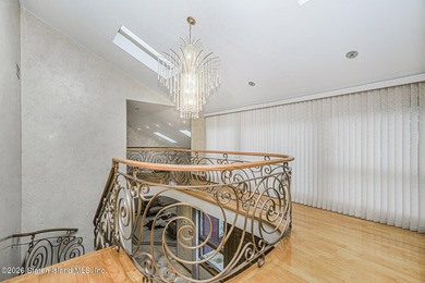 Welcome to 10 Arbutus Way! This stunning custom-built - photo 32