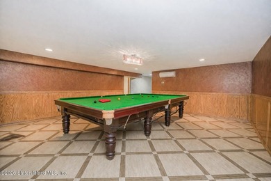 Welcome to 10 Arbutus Way! This stunning custom-built - photo 38