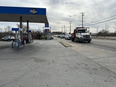 Busiest location on the strip, 76 Country Blvd, Branson, MO. Gas - photo 1